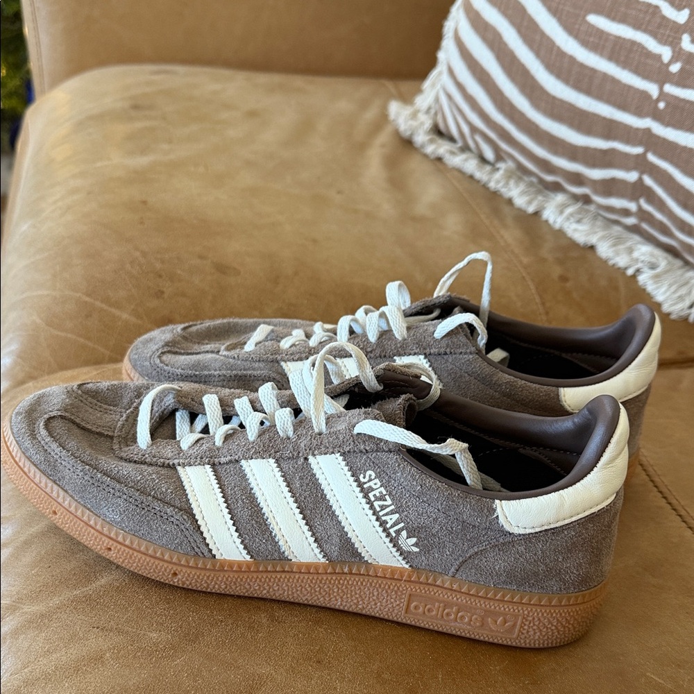 Adidas Spezial taupe Suede Sneakers US 8.5